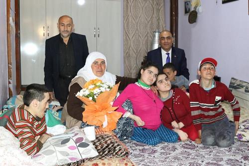 ENGELLİ ÇOCUKLARINA 23 YILDIR GÖZLERİ GİBİ BAKIYORLAR