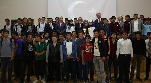 BAHÇIVAN, ÖĞRENCİLERE TECRÜBELERİNİ AKTARDI