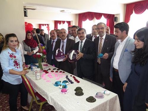 KÖY KADINLARININ DEKORATİF EL SANATLARI SERGİSİNE YOĞUN İLGİ