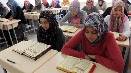 MÜFTÜ BOZKURT, KUR´AN KURSUNU ZİYARET ETTİ