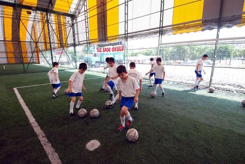 MALAZGİRT´TE 4 BRANŞTA YAZ SPOR OKULU AÇILDI