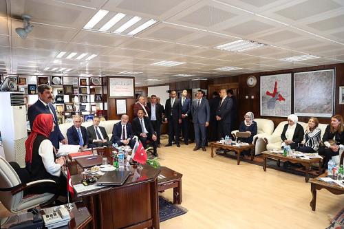 BAKAN KAYA´DAN BELEDİYEYE ZİYARET