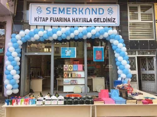 DİNİ KİTAP FUARINA YOĞUN İLGİ